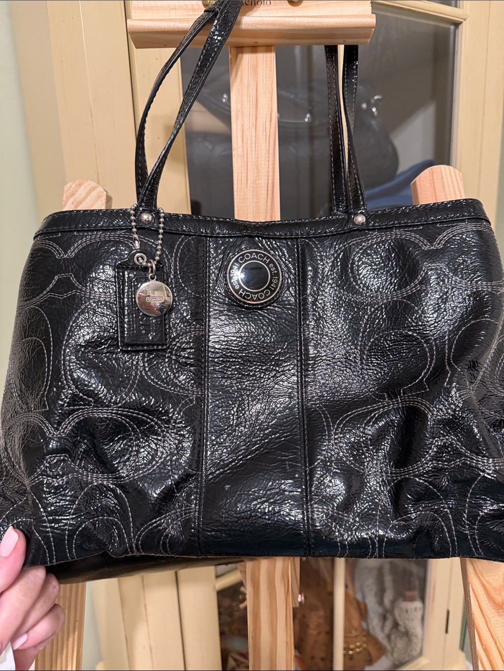 Y2K collectible KISSLOCK Black patent Leather Signature Embossed Shoulder COLLEC